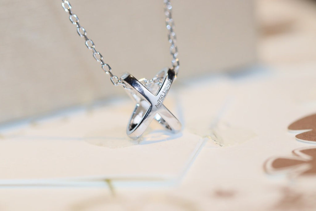 {
  "Elowen jewels": "Elowen Schmuck",
  "JEUX DE DIAMOND NECKLACE": "JEUX DE DIAMANT HALSKETTE"
}