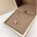 {
  "Elowen jewels": "Elowen Schmuck",
  "JEUX DE DIAMOND NECKLACE": "JEUX DE DIAMANT HALSKETTE"
}