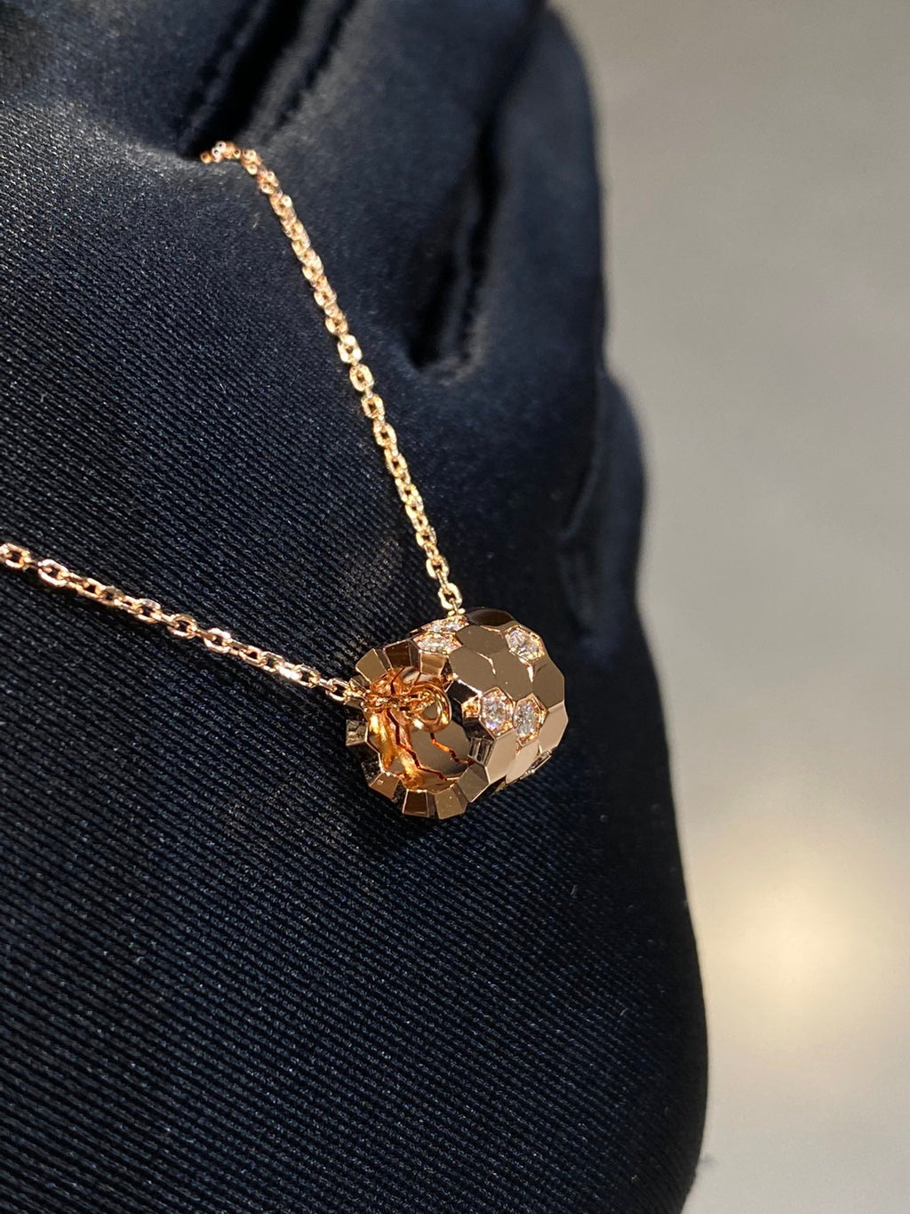 [Elowen jewels ]BEE LOVE DIAMOND NECKLACE