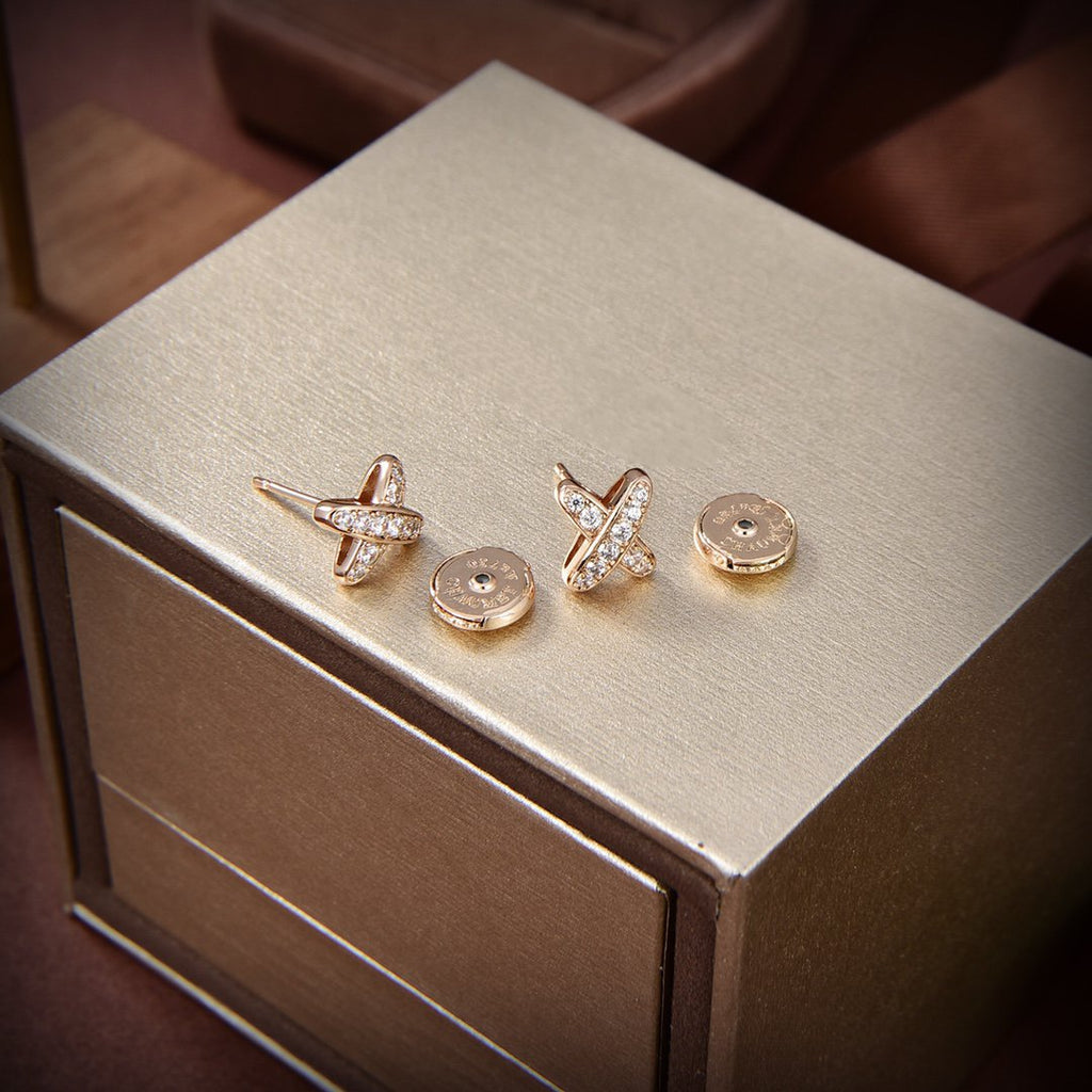 {
  "Elowen jewels ": "Elowen jewels ",
  "JEUX DE GOLD DIAMOND EARRINGS": "JEUX DE ゴールドダイヤモンドピアス"
}