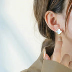 {
  "Elowen jewels ": "Elowen jewels ",
  "CLOVER MEDIUM 1 MOTIFS  WHITE MOP STUD EARRINGS": "クローバー ミディアム 1モチーフ ホワイトマザーオブパール スタッドピアス"
}
