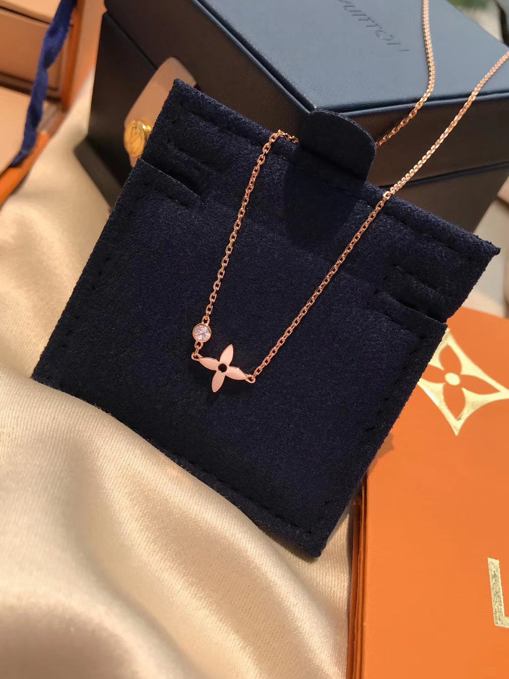 [Elowen jewels ]BLÜTEN-ANHÄNGER ROSÉGOLD UND DIAMANT