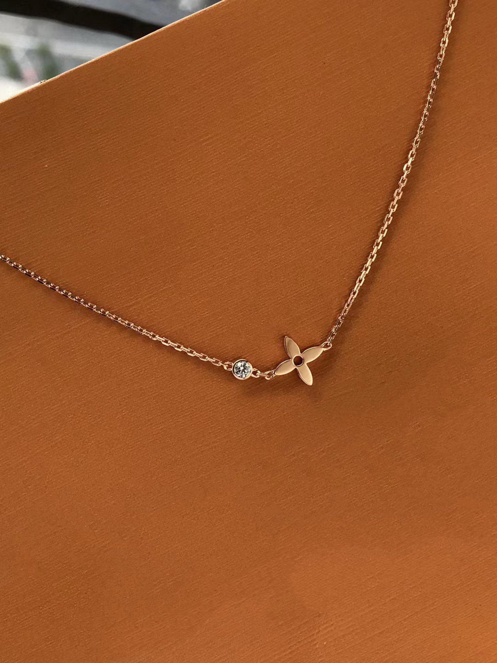 [Elowen jewels ]BLÜTEN-ANHÄNGER ROSÉGOLD UND DIAMANT