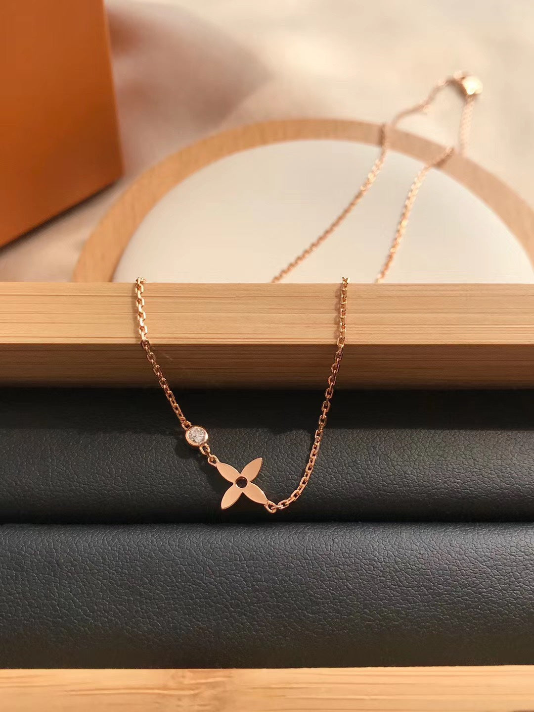 [Elowen jewels ]BLÜTEN-ANHÄNGER ROSÉGOLD UND DIAMANT