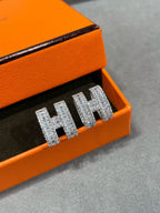 [Elowen jewels ]H STUD EARRINGS WITH SILVER DIAMONDS