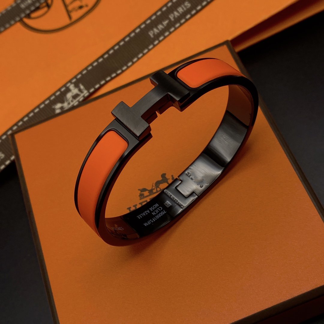 {
  "Elowen jewels": "Elowen jewels",
  "CLIC HM SO BLACK OREGAN BRACELET": "CLIC HM SO BLACK OREGAN ARMBAND"
}