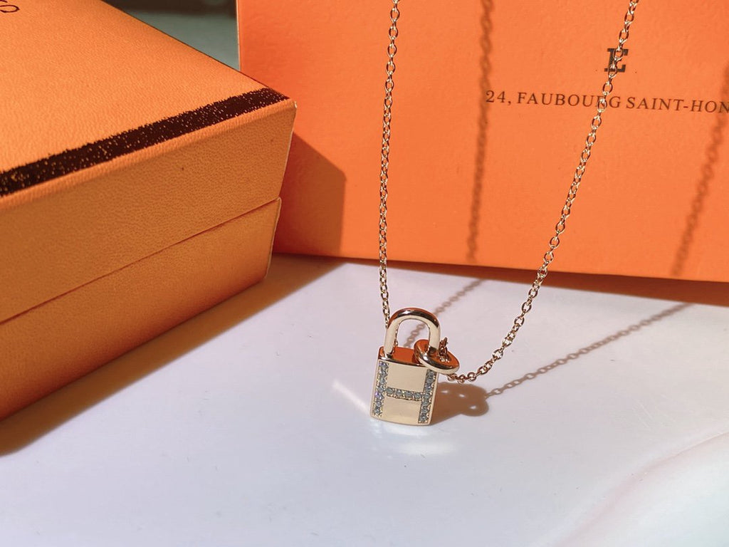 [Elowen jewels ]HM ADVANCED NICHE LOCK HEAD NECKLACE DIAMONDS