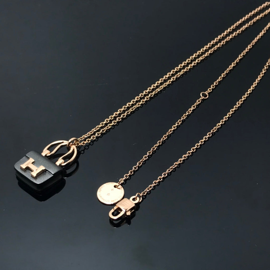 [Elowen jewels ]DAMEN-HALSKETTE MIT HM AMULETTES CONSTANCE ANHÄNGER