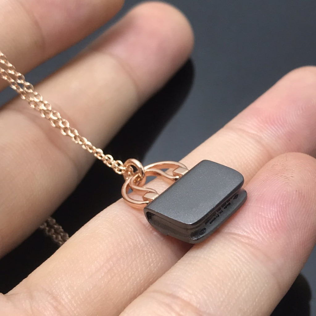 [Elowen jewels ]DAMEN-HALSKETTE MIT HM AMULETTES CONSTANCE ANHÄNGER