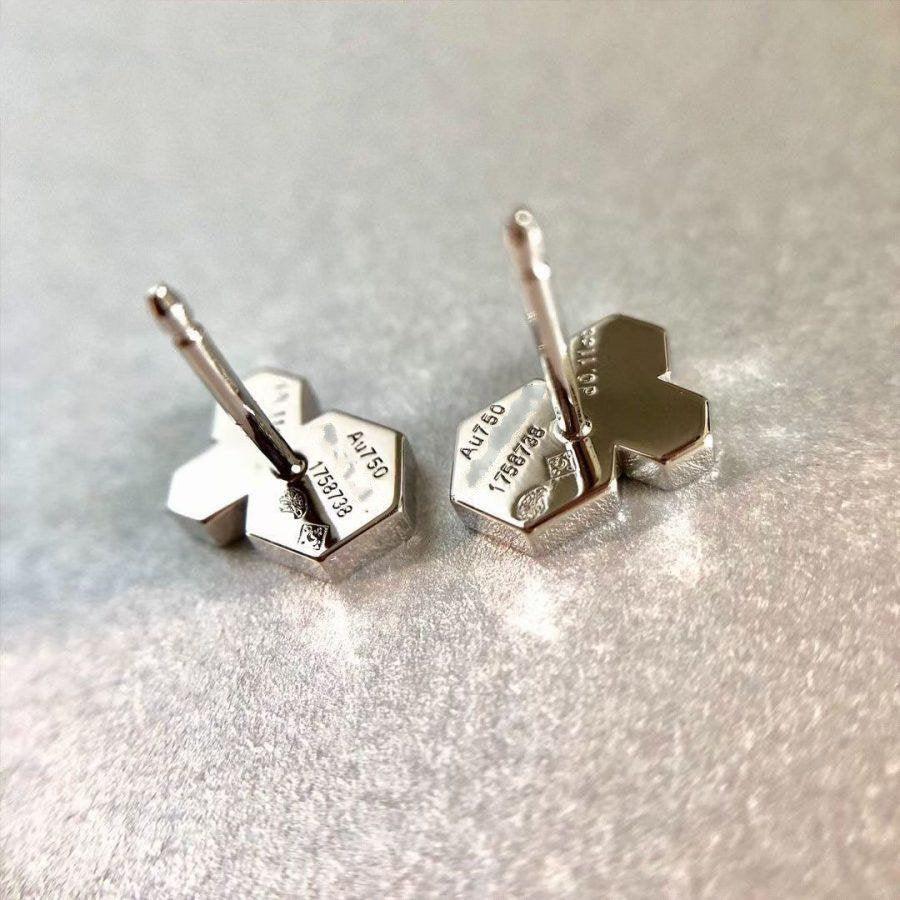 {
  "Elowen jewels": "エロウェン・ジュエルズ",
  "BEE LOVE SILVER DIAMOND EARRINGS": "ビー・ラブ・シルバー・ダイヤモンド・イヤリング"
}