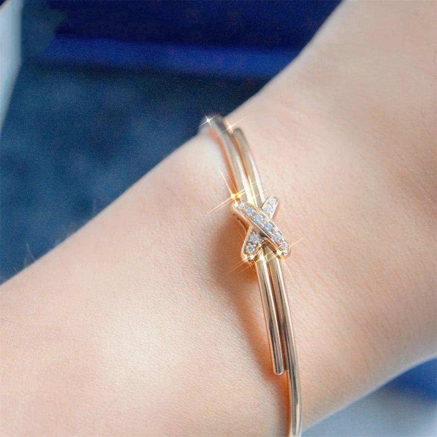 {
  "Elowen jewels": "エロウェン・ジュエルズ",
  "JEUX DE BRACELET PINK GOLD DIAMONDS": "ブレスレット・ジュ・ピンクゴールド・ダイヤモンド"
}
