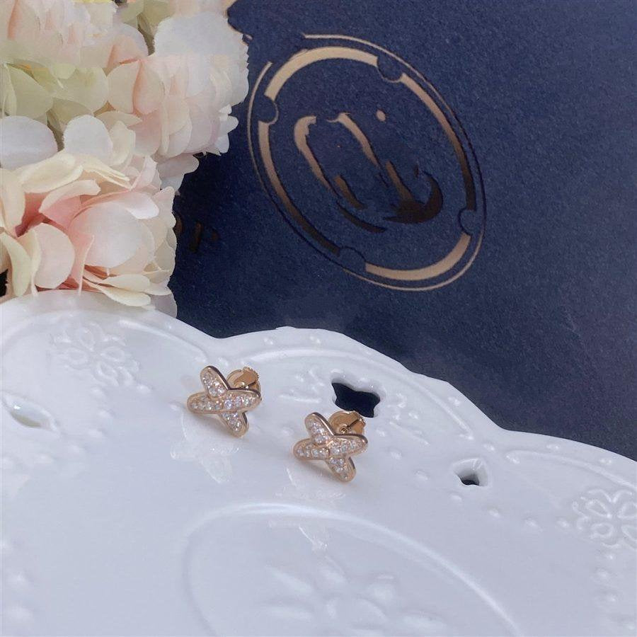 {
  "Elowen jewels": "Elowen jewels",
  "JEUX DE PINK GOLD DIAMOND EARRINGS": "JEUX ピンクゴールド ダイヤモンドピアス"
}