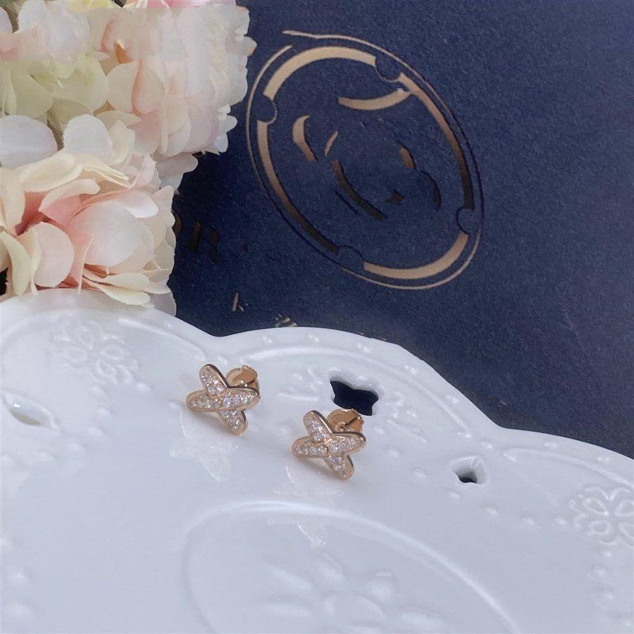{
  "Elowen jewels": "Elowen jewels",
  "JEUX DE PINK GOLD DIAMOND EARRINGS": "JEUX ピンクゴールド ダイヤモンドピアス"
}