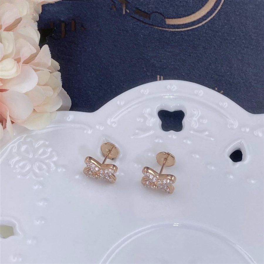 {
  "Elowen jewels": "Elowen jewels",
  "JEUX DE PINK GOLD DIAMOND EARRINGS": "JEUX ピンクゴールド ダイヤモンドピアス"
}