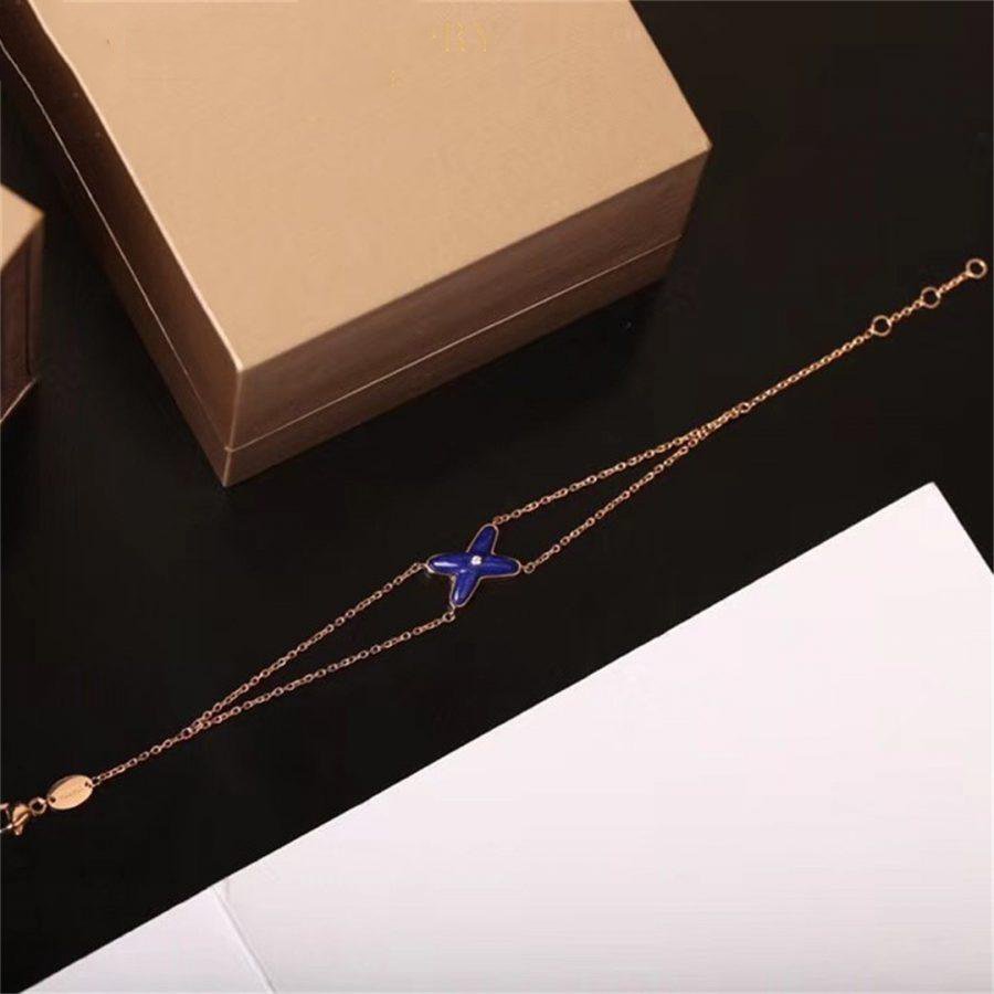 [Elowen jewels ]Hollow Design Four-Leaf Clover Flower Shape Bracelet