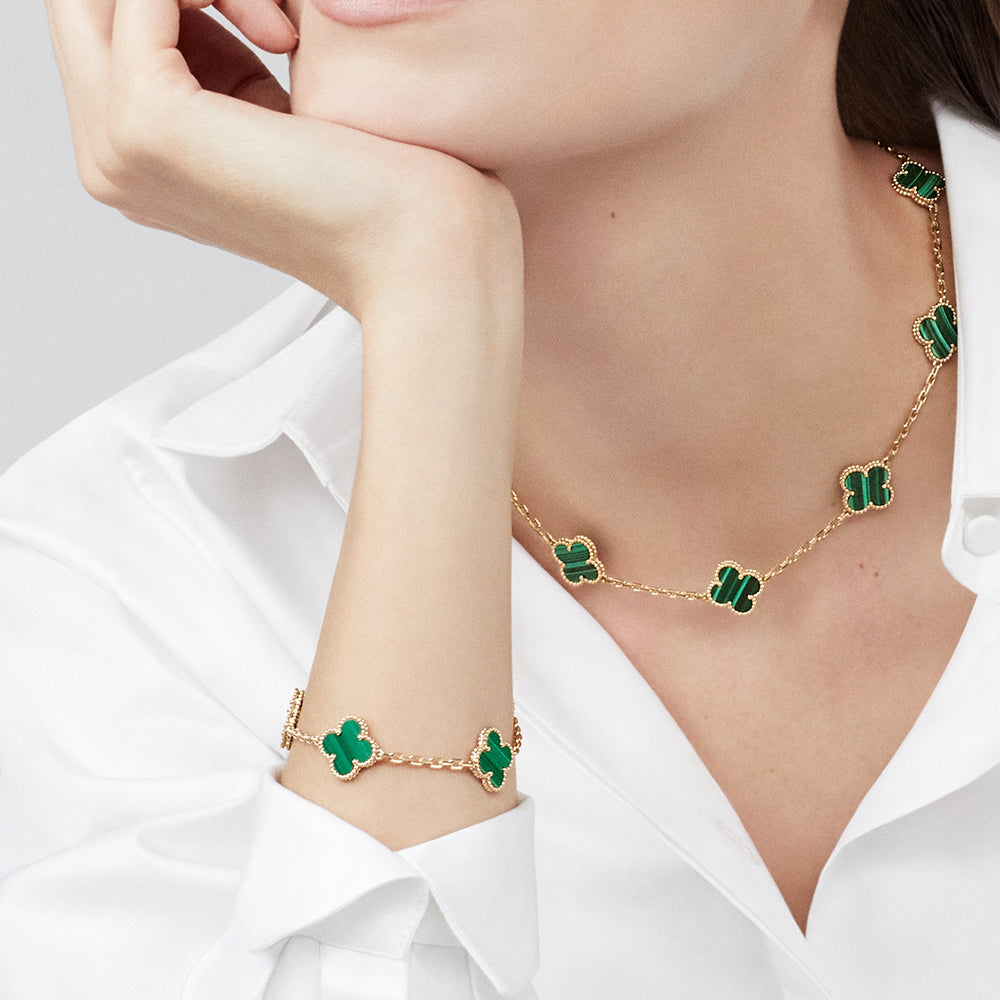 {
  "Elowen jewels ": "Elowen jewels ",
  "CLOVER 10 MOTIFS MALACHITE NECKLACE": "クローバー 10モチーフ マラカイト ネックレス"
}