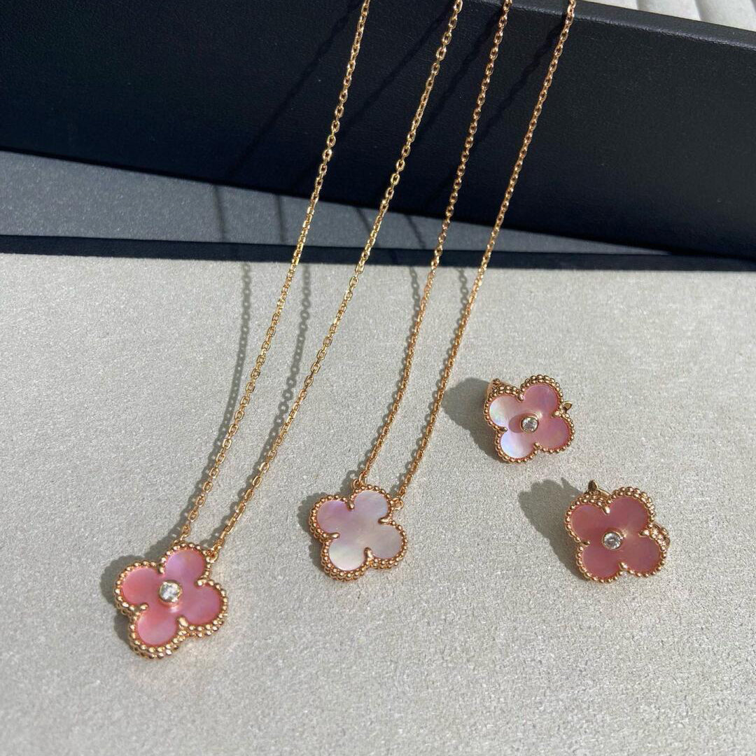 [Elowen Jewels]CLOVER 15MM DIAMOND PINK MOP NECKLACE