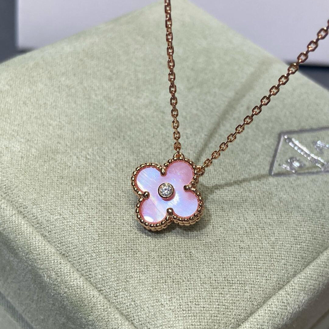 {
  "Elowen jewels": "Elowen jewels",
  "CLOVER 15MM DIAMOND PINK MOP NECKLACE": "クローバー 15mm ダイヤモンド ピンクマザーオブパール ネックレス"
}
