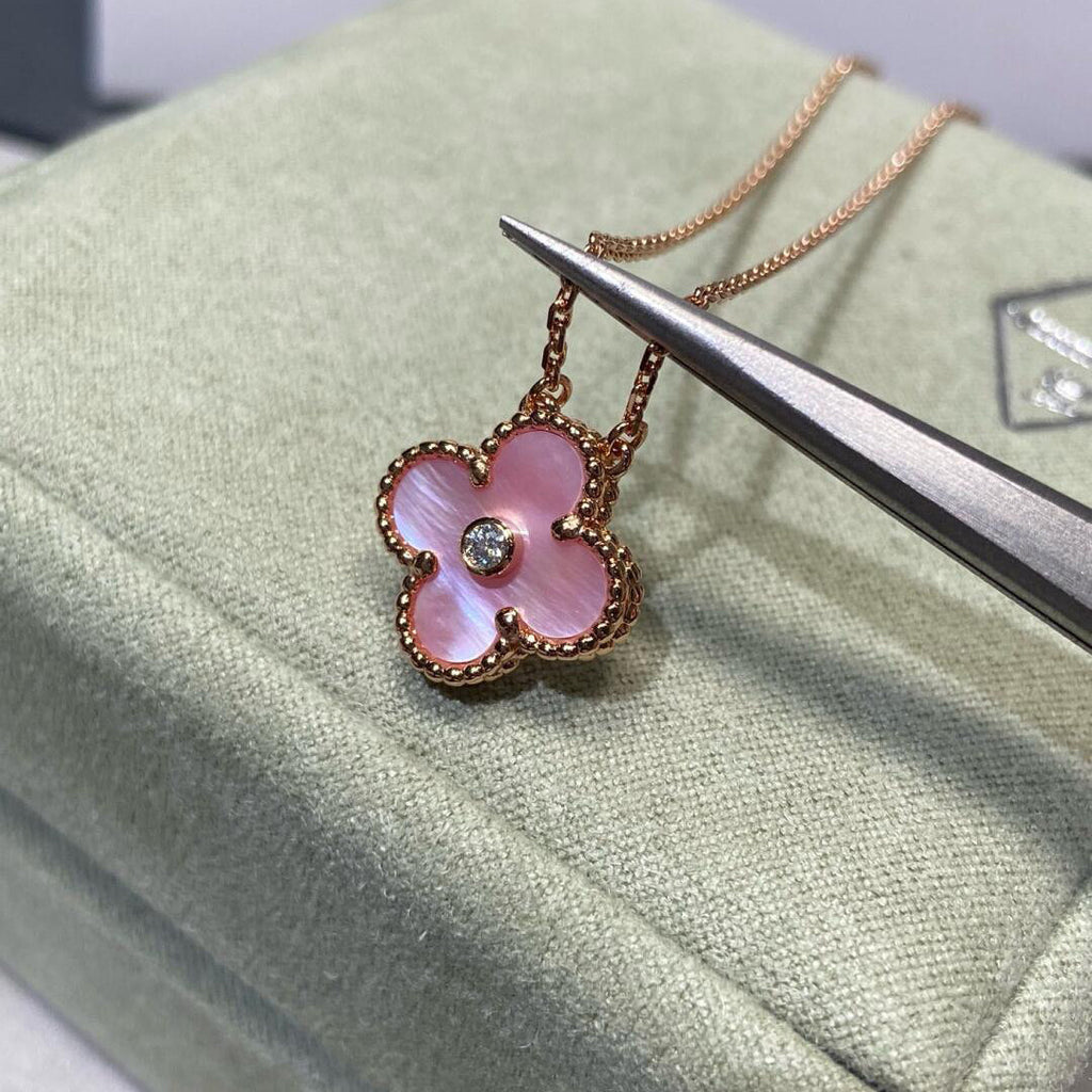 [Elowen jewels ]CLOVER 15MM DIAMANT-HALSKETTE MIT ROSA PERLMUTT