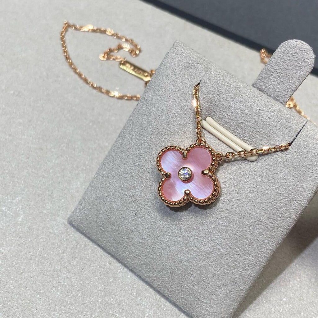 [Elowen jewels ]CLOVER 15MM DIAMANT-HALSKETTE MIT ROSA PERLMUTT