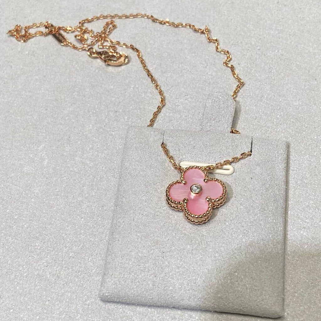 [Elowen jewels ]CLOVER 15MM DIAMANT-HALSKETTE MIT ROSA PERLMUTT