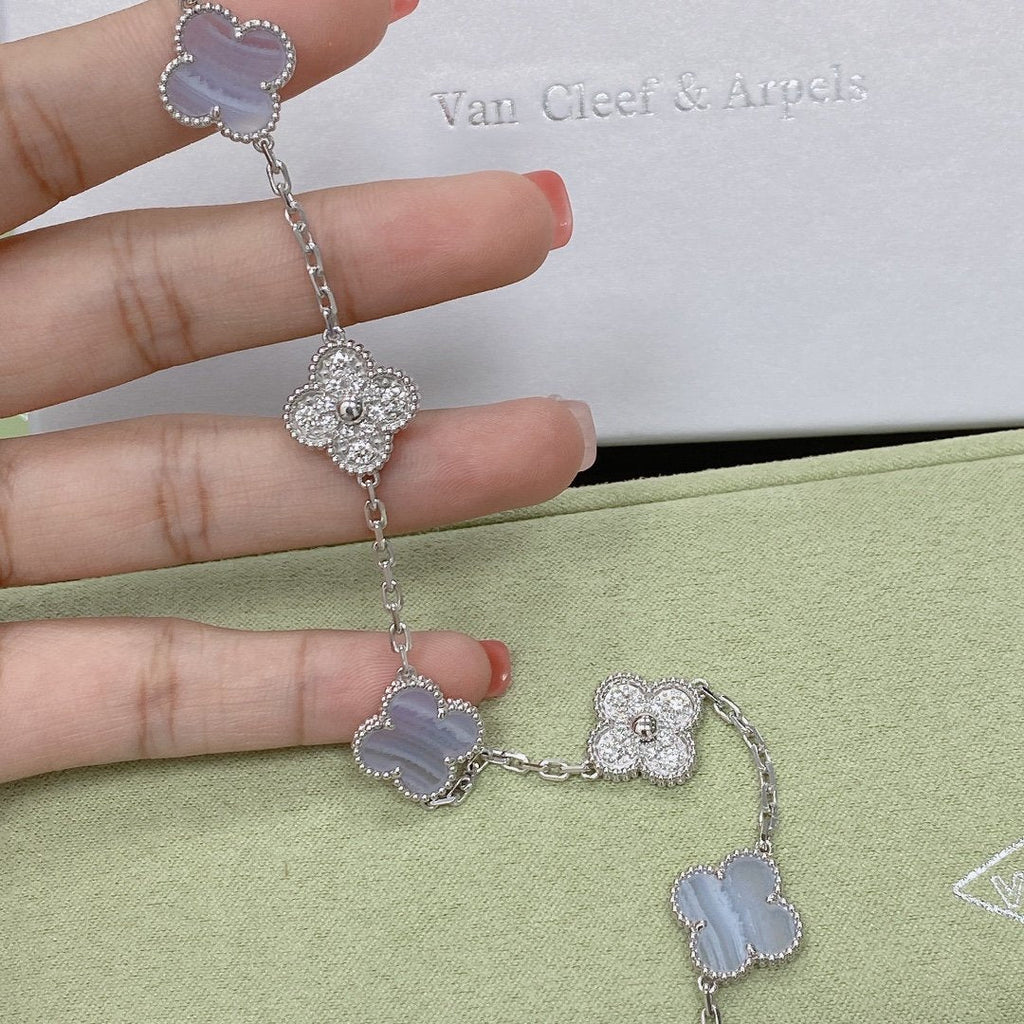 [Elowen jewels ] KOLLEKTION: CLOVER 5-MOTIV ARMBAND AUS LILA CHALCEDON