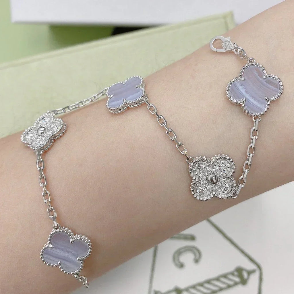 [Elowen jewels ] KOLLEKTION: CLOVER 5-MOTIV ARMBAND AUS LILA CHALCEDON