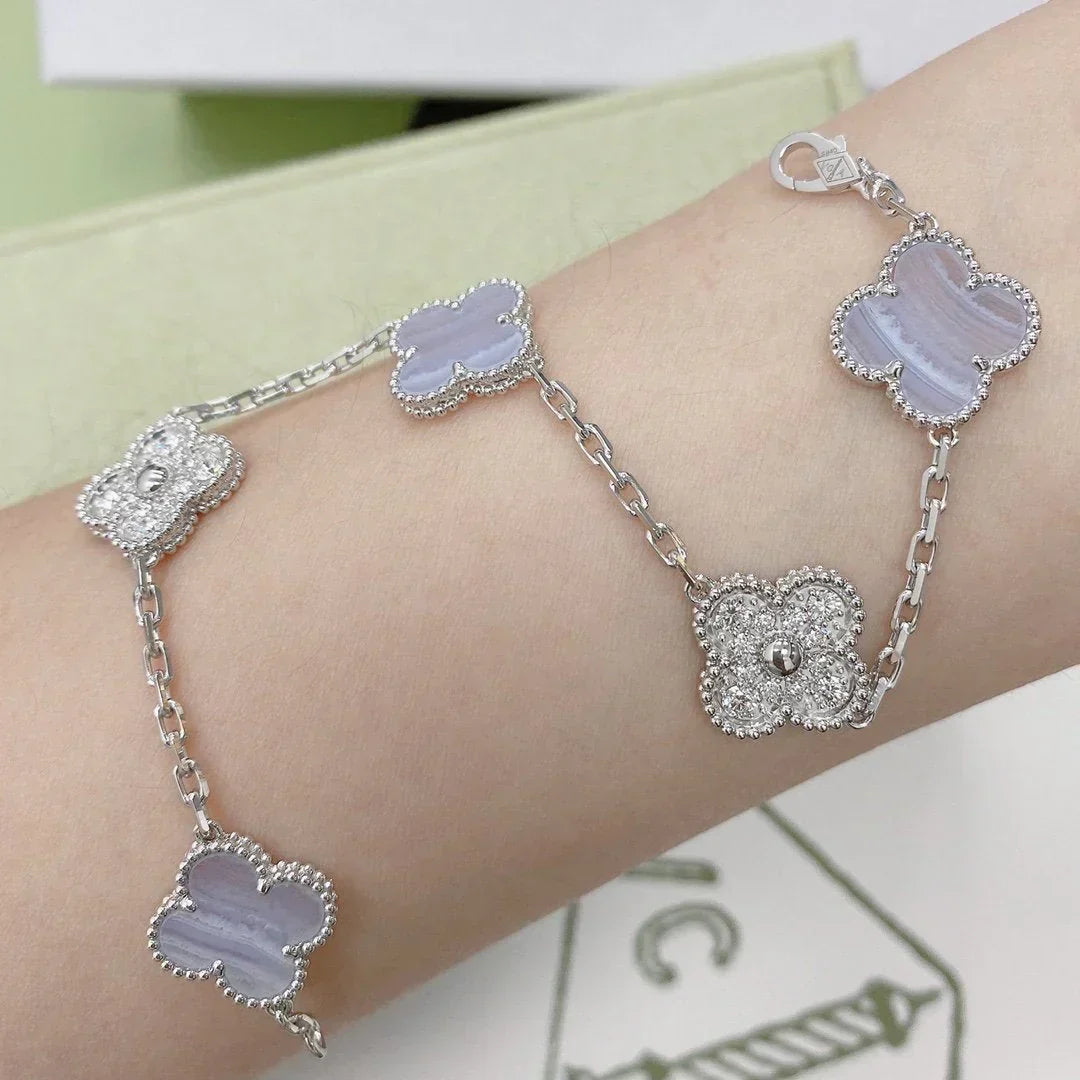 [Elowen jewels ] KOLLEKTION: CLOVER 5-MOTIV ARMBAND AUS LILA CHALCEDON