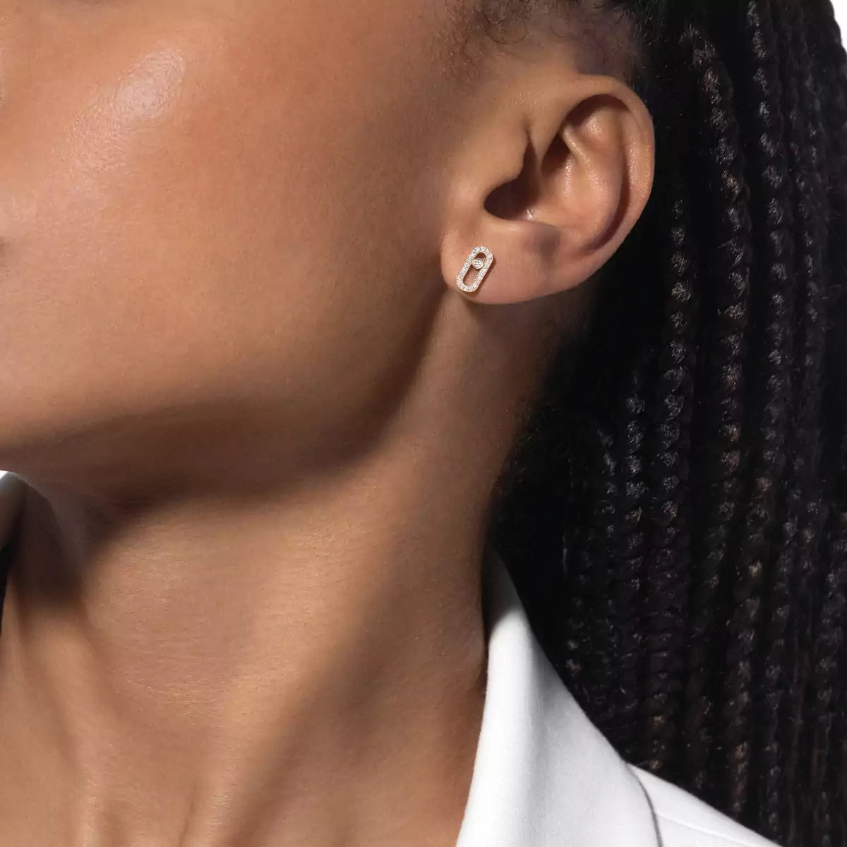 {
  "Elowen jewels": "エロウェン・ジュエルズ",
  "Move Uno Diamond Earrings": "ムーヴ ウノ ダイヤモンド イヤリング"
}