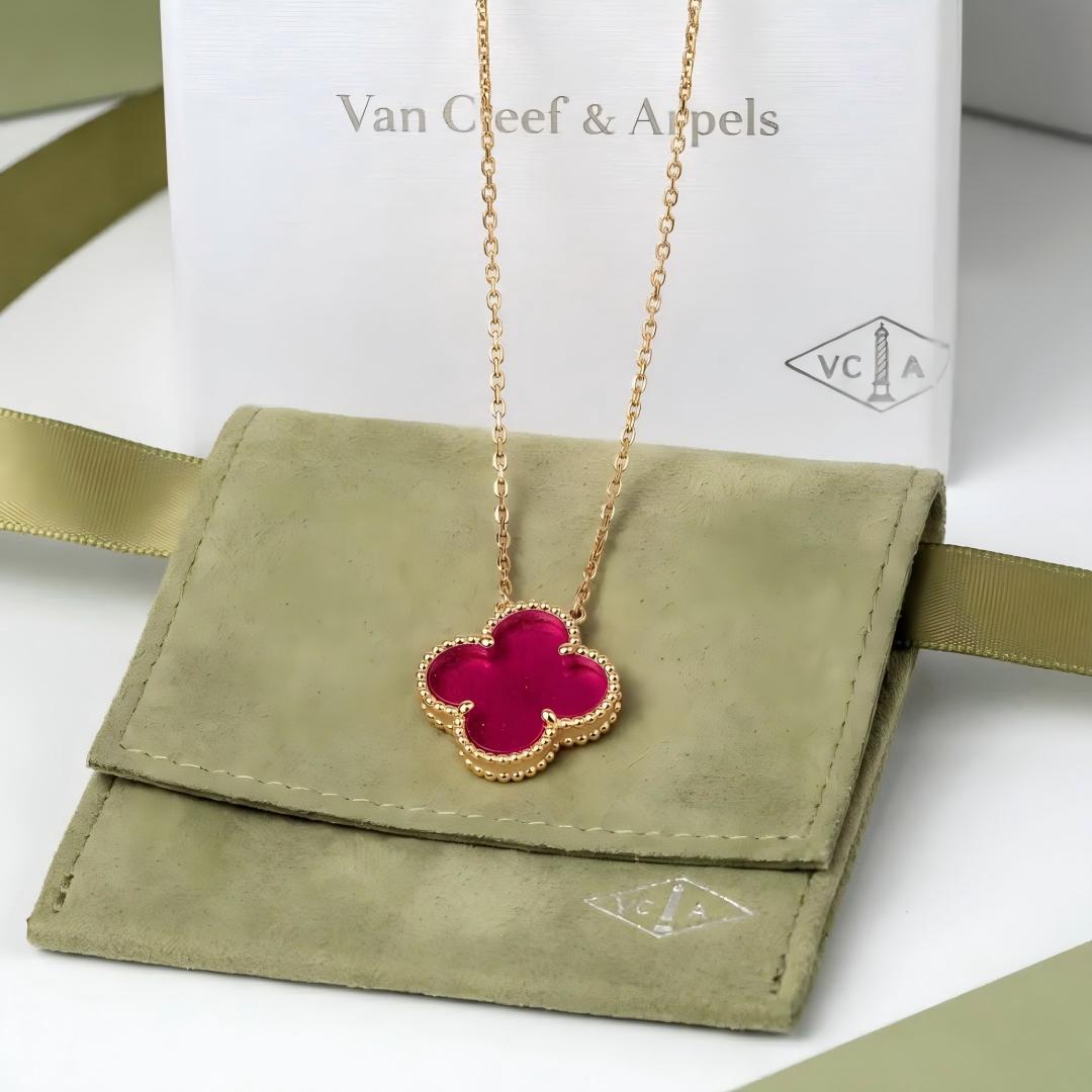 [Elowen] NEW CLOVER 15MM PINK ENAMEL NECKLACE