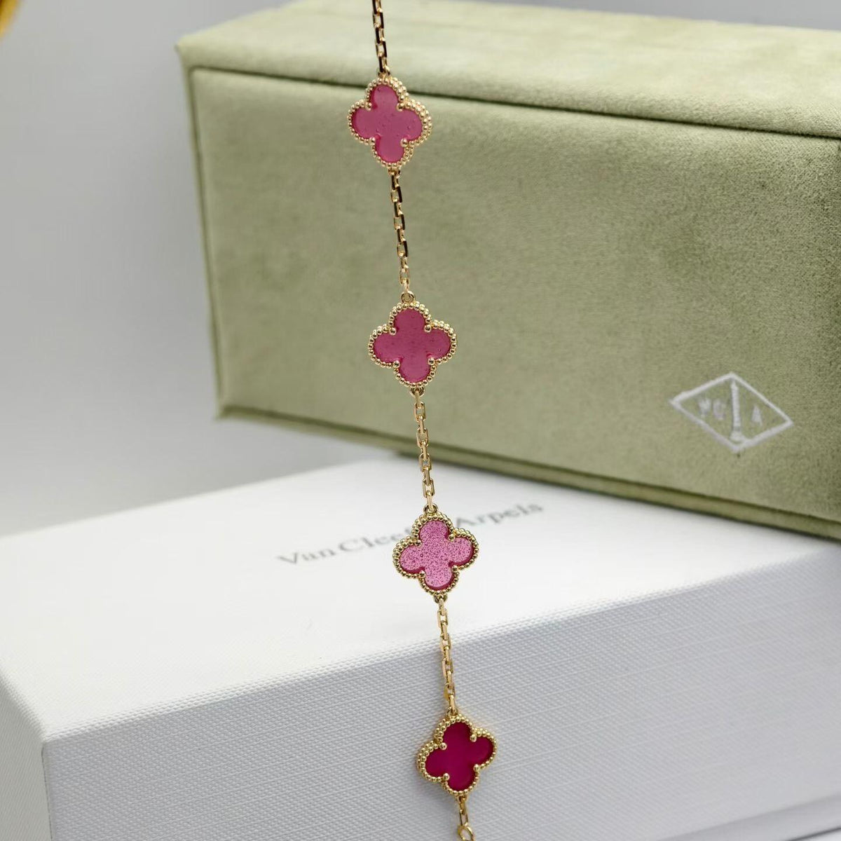 [Elowen]NEW CLOVER 5 MOTIFS PINK ENAMEL BRACELET