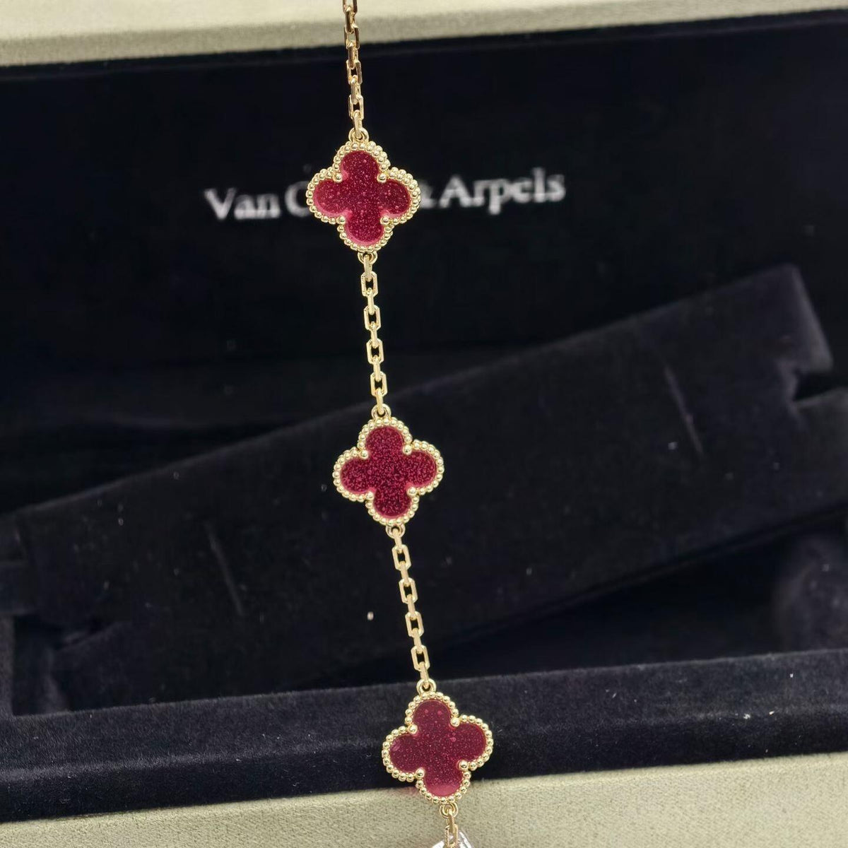 [Elowen]NEW CLOVER 5 MOTIFS PINK ENAMEL BRACELET
