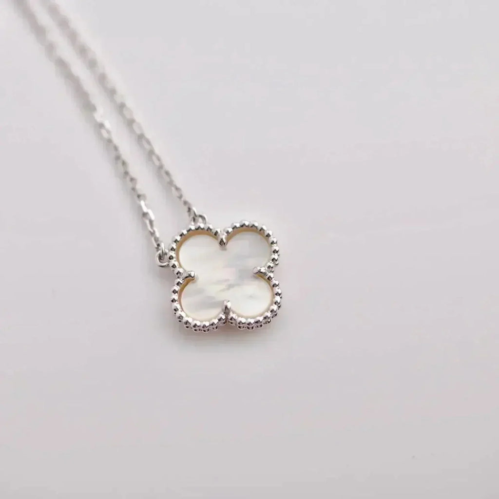 [Elowen jewels ]KLEEBLATT 15MM WEISSES PERLMUTT SILBER