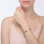 {
  "Elowen jewels": "Elowen jewels",
  "LOVE BRACELET 6.1MM 4 DIAMONDS": "LOVEブレスレット 6.1mm 4ポイントダイヤモンド"
}