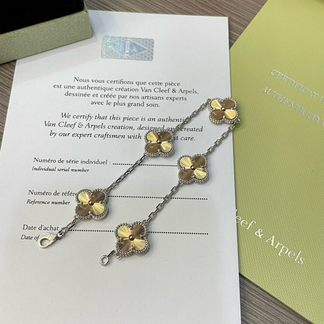 [Elowen jewels ]CLOVER ARMBAND MIT 5 MOTIVEN WEIHNACHTS-LIMITIERTE EDITION