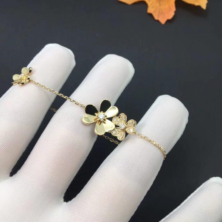 [Elowen jewels ]FRIVOLE ARMBAND MIT 5 BLÜTEN IN GOLD