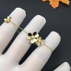[Elowen jewels ]FRIVOLE ARMBAND MIT 5 BLÜTEN IN GOLD