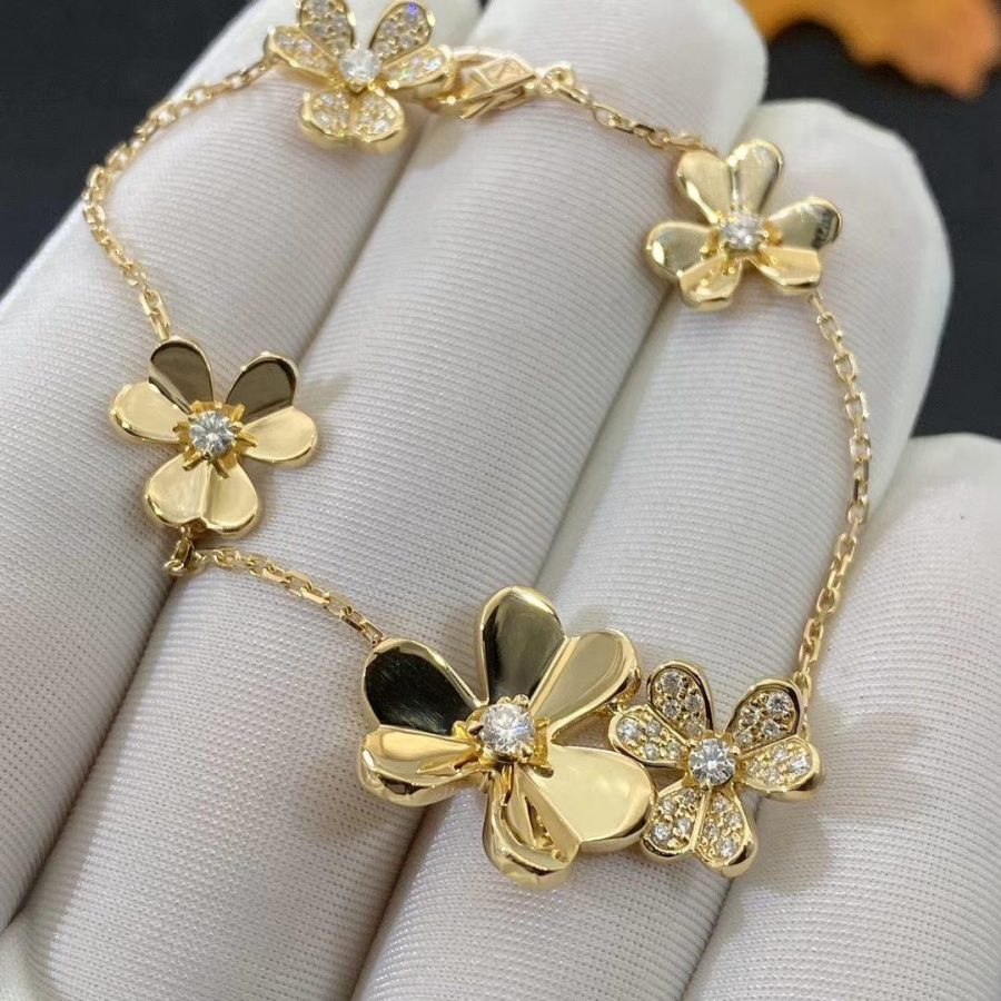 [Elowen jewels ]FRIVOLE ARMBAND MIT 5 BLÜTEN IN GOLD