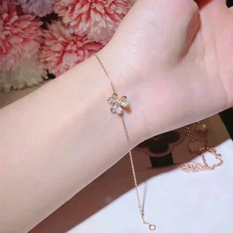 [Elowen jewels ]FRIVOLE GOLD-BLUMENARMBAND MIT DIAMANTEN