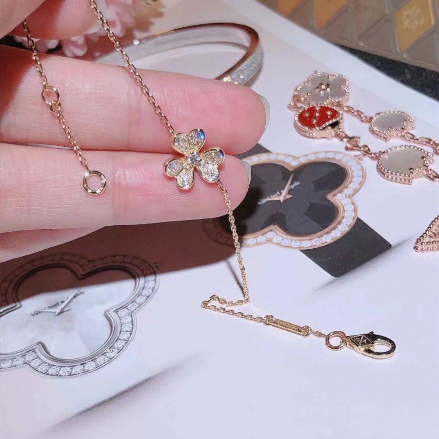 [Elowen jewels ]FRIVOLE GOLD-BLUMENARMBAND MIT DIAMANTEN