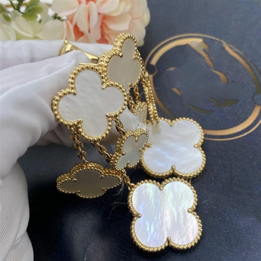 [Elowen jewels ]KLEEBLATT-OHRRINGE WEISSES PERLMUTT 4 MOTIVE GOLD