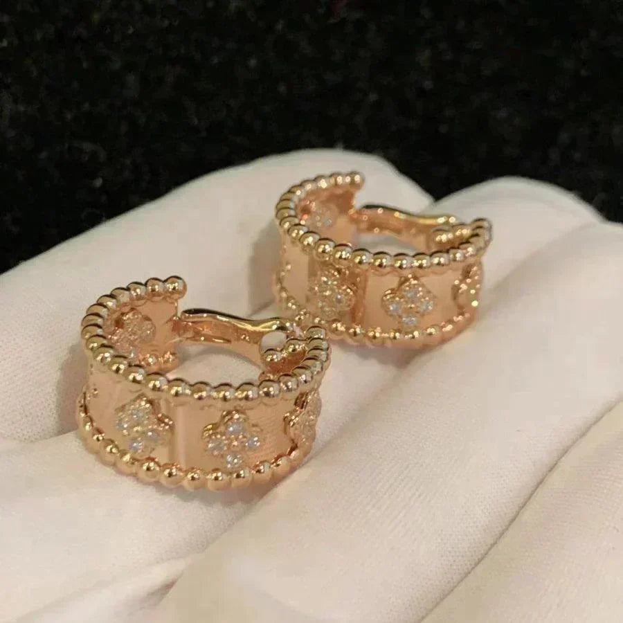 {
  "Elowen jewels ": "Elowen jewels ",
  "PERLEE DIAMOND EARRINGS": "ペルレ ダイヤモンド イヤリング"
}