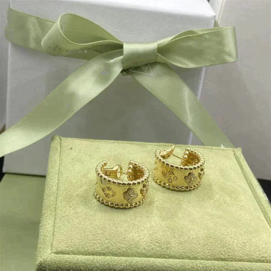 {
  "Elowen jewels ": "Elowen jewels ",
  "PERLEE DIAMOND EARRINGS": "ペルレ ダイヤモンド イヤリング"
}