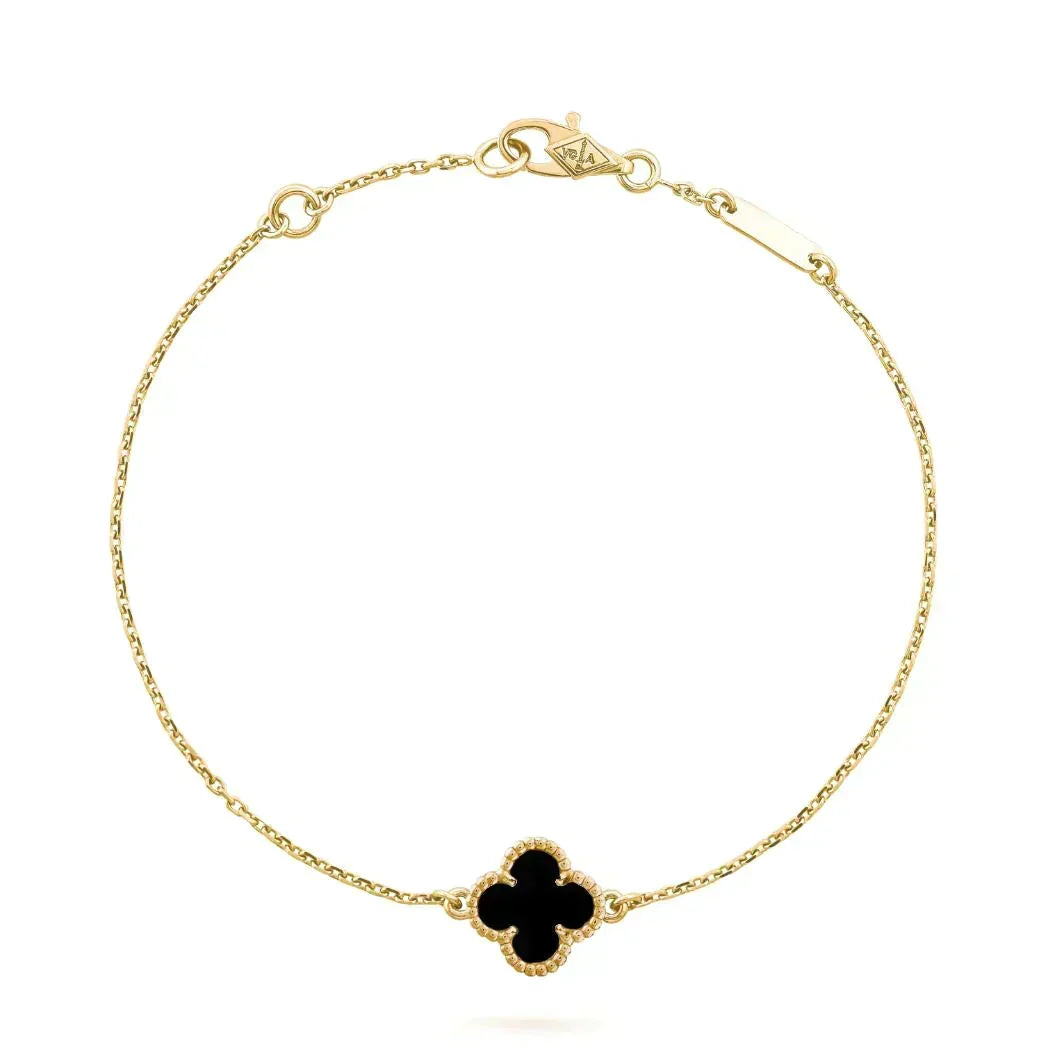 {
  "Elowen jewels": "Elowen Schmuck",
  "CLOVER ONYX SINGLE FLOWER BRACELET": "KLEEBLATT ONYX EINZELBLÜTENARMBAND"
}