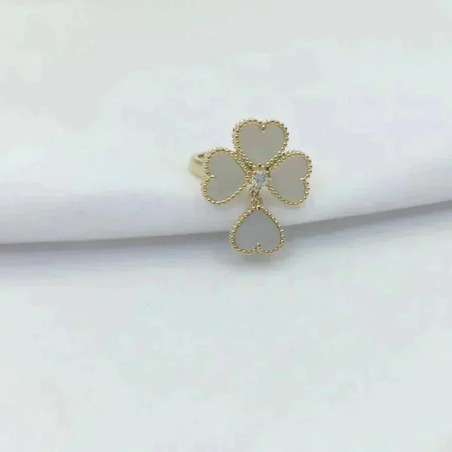 {
  "Elowen jewels ": "Elowen jewels ",
  "SWEET CLOVER WHITE MOP RING": "スウィートクローバー ホワイトMOPリング"
}