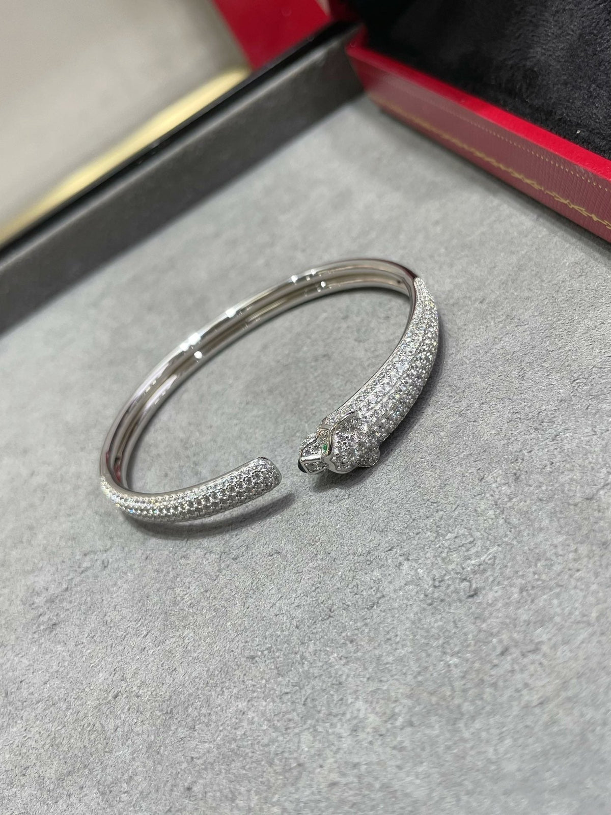 {
  "Elowen jewels": "Elowen jewels",
  "PANTHERE FULL DIAMOND OPEN BRACELET": "パンテール フルダイヤモンド オープンブレスレット"
}