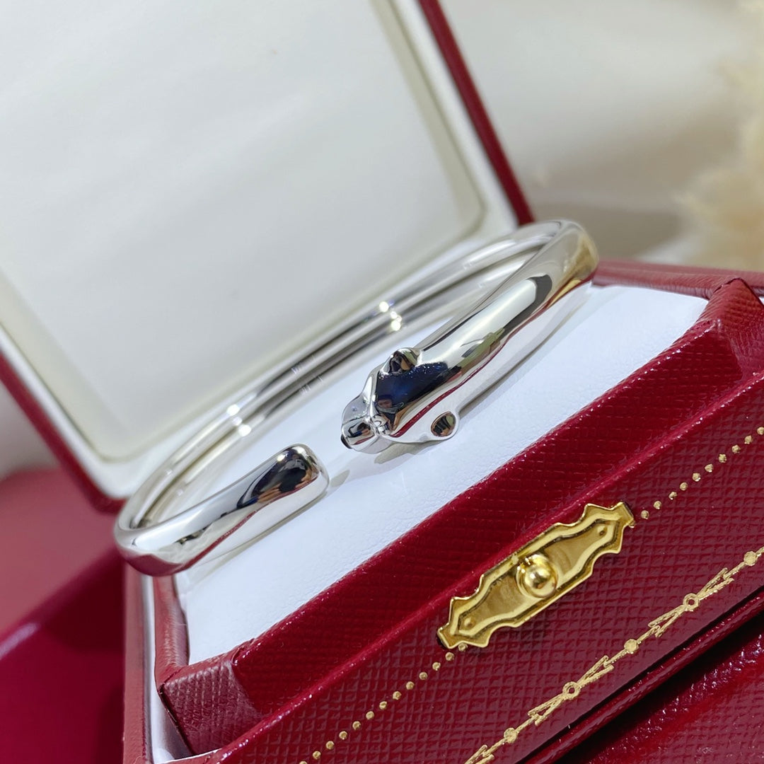 {
  "Elowen jewels": "Elowen jewels",
  "PANTHERE SILVER OPEN BRACELET": "パンテール シルバー オープンブレスレット"
}