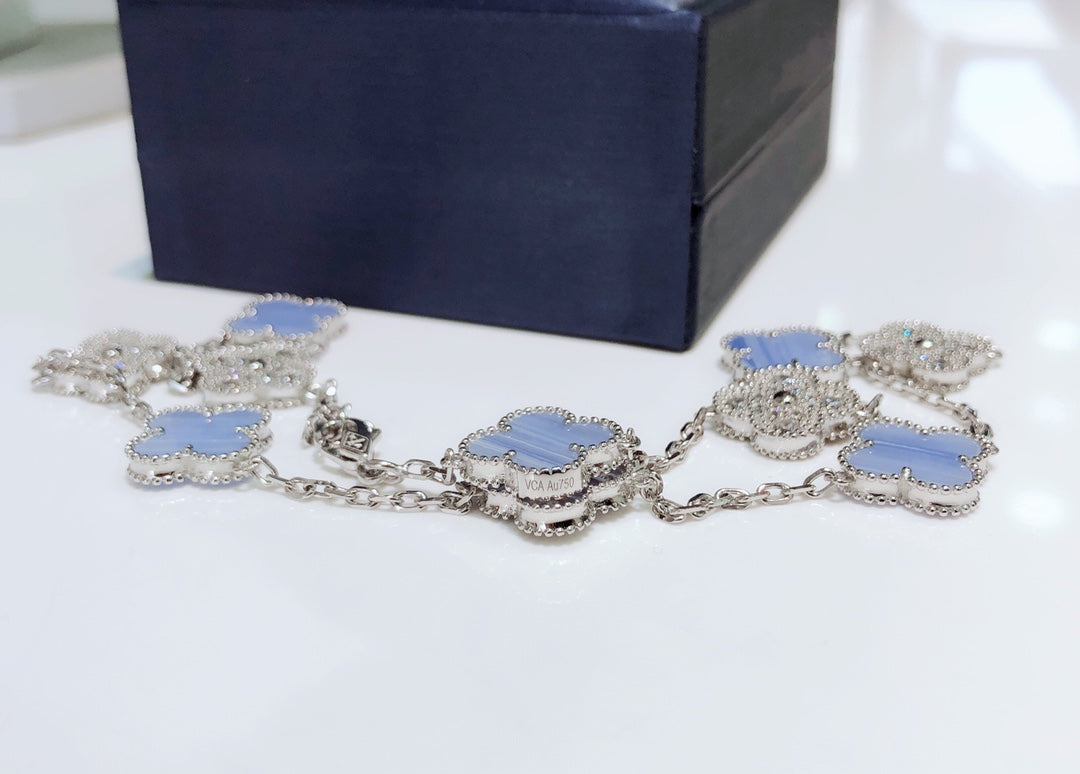 {
  "Elowen jewels": "Elowen jewels",
  "CLOVER 10 MOTIFS CHALCEDONY DIAMONDS SILVER NECKLACE": "クローバー 10モチーフ カルセドニー ダイヤモンド シルバーネックレス"
}