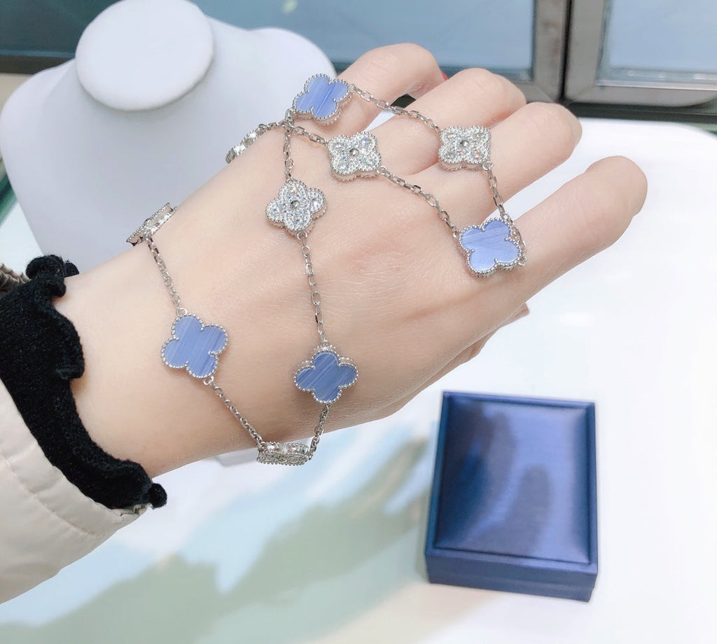 {
  "Elowen jewels": "Elowen jewels",
  "CLOVER 10 MOTIFS CHALCEDONY DIAMONDS SILVER NECKLACE": "クローバー 10モチーフ カルセドニー ダイヤモンド シルバーネックレス"
}