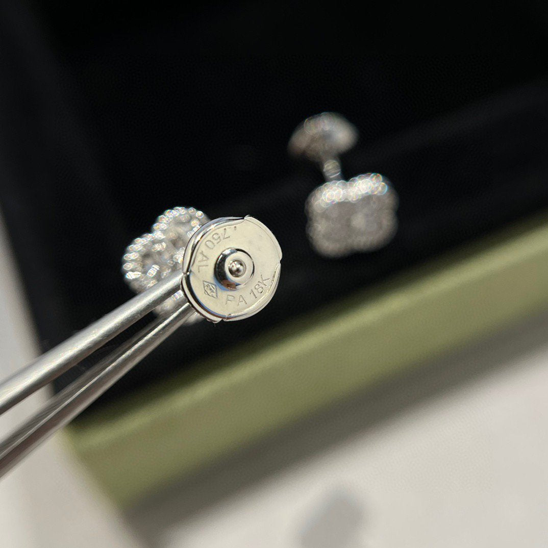 [Elowen jewels ]CLOVER MINI DIAMOND STUD EARRINGS